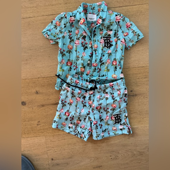 BURBERRY KIDS
TB Monogram Rose Print Shorts & shirt - Picture 3 of 8